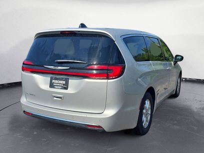 Used 2024 Chrysler Pacifica Touring-L