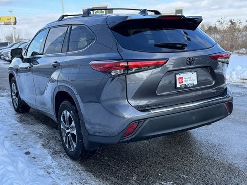 Certified 2022 Toyota Highlander XLE image 46