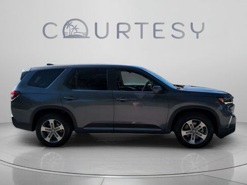 Used 2025 Honda Pilot EX-L image 8