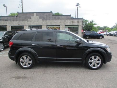 Used 2010 Dodge Journey R/T w/ Convenience Group II AWD/4WD image 2