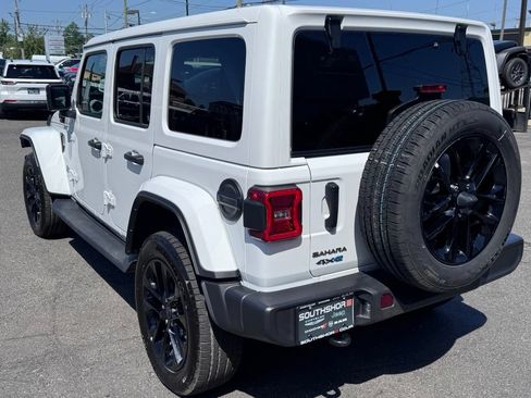 Used 2025 Jeep Wrangler Unlimited Sahara AWD/4WD image 5