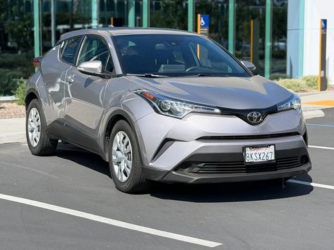 Used 2019 Toyota C-HR LE image 1