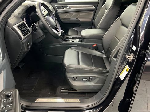 Used 2023 Volkswagen Atlas Cross Sport SE image 18