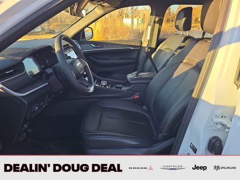 Used 2025 Jeep Grand Cherokee Limited w/ Trailer Tow Package image 11