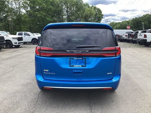 New 2027 Chrysler Pacifica Select AWD/4WD image 6