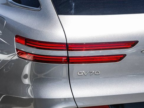 Used 2022 Genesis GV70 2.5T AWD/4WD image 8