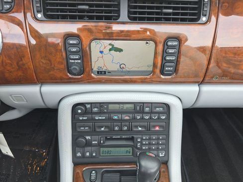 Used 2004 Jaguar XK8 Convertible image 9