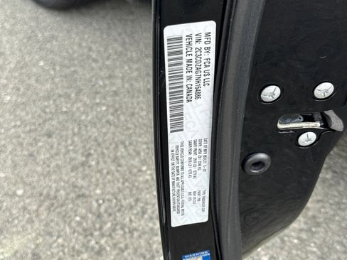 Used 2022 Dodge Challenger SXT image 26