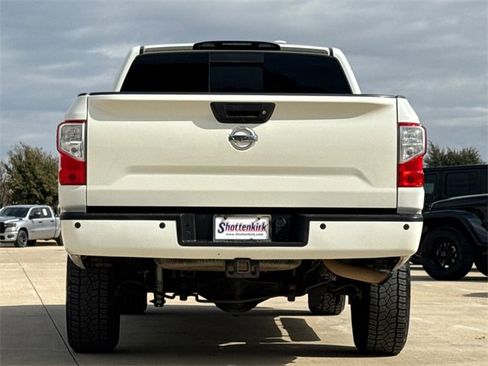 Used 2017 Nissan Titan SL image 7