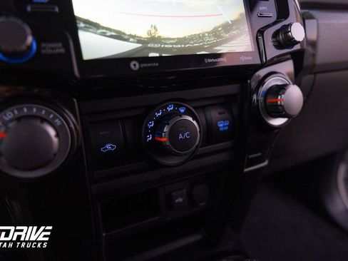 Used 2022 Toyota 4Runner TRD Off-Road image 31