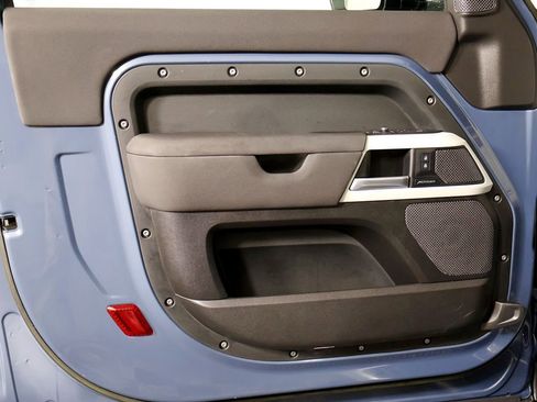 Used 2023 Land Rover Defender 90 S image 80