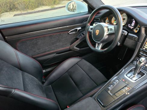 Used 2015 Porsche 911 GT3 RWD image 17