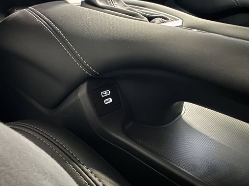 New 2027 Honda HR-V EX-L image 16