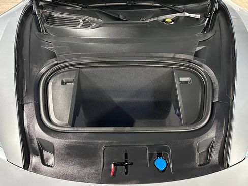 Used 2025 Porsche Taycan image 5