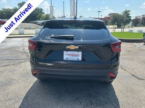 New 2026 Chevrolet Trax LS w/ LS Convenience Package FWD image 4