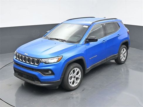 New 2025 Jeep Compass Latitude image 32