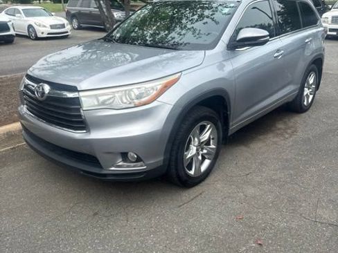 Used 2016 Toyota Highlander Limited FWD image 3