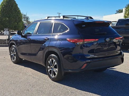 Certified 2023 Toyota Highlander XLE image 4