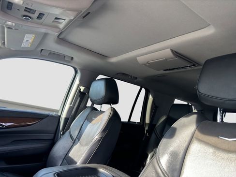 Used 2020 Cadillac Escalade Premium Luxury AWD/4WD image 7