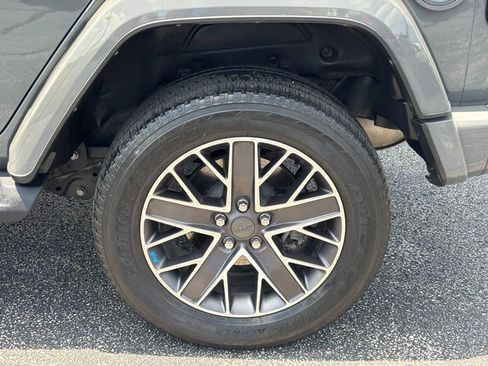 Used 2023 Jeep Wrangler Unlimited Sahara AWD/4WD image 9