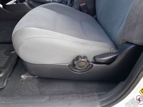 Used 2016 Toyota Tacoma SR5 w/ SR5 Appearance Package (SN) image 12