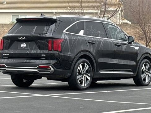 Certified 2023 Kia Sorento SX Prestige w/ Panoramic Sunroof Package image 5