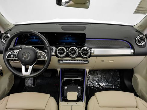 Used 2023 Mercedes-Benz GLB 250 4MATIC w/ Premium Package image 19