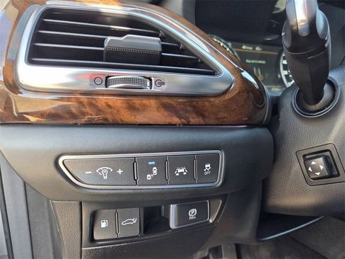 Used 2018 Genesis G90 3.3T Premium image 25