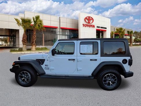 Used 2020 Jeep Wrangler Unlimited Freedom Edition image 7