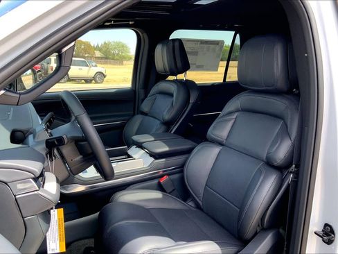 New 2026 Lincoln Navigator L Reserve AWD/4WD image 9