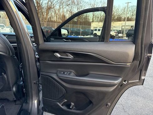 Used 2023 Jeep Grand Cherokee Altitude image 29