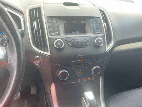 Used 2018 Ford Edge SEL w/ Ford Safe & Smart Package FWD image 13