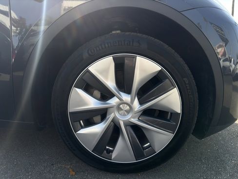 Used 2024 Tesla Model Y Long Range image 13