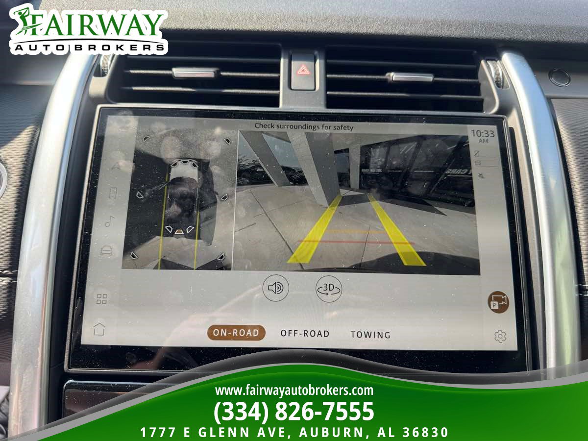 Used 2025 Land Rover Discovery Dynamic SE AWD/4WD image 21
