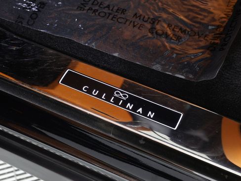 Certified 2023 Rolls-Royce Cullinan Black Badge w/ Driver's Package AWD/4WD image 32