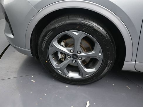 Used 2024 Ford Escape ST-Line w/ Tech Pack #1 FWD image 9