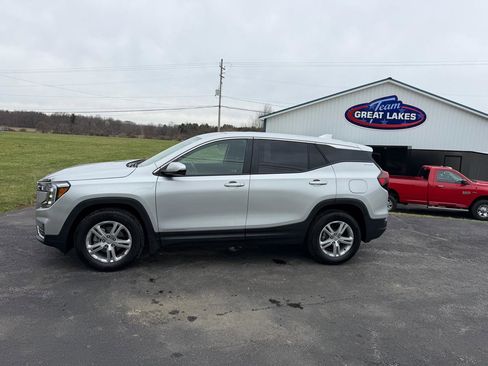 Used 2022 GMC Terrain SLE image 11