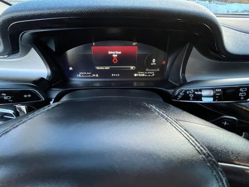 Used 2022 Lincoln Aviator AWD w/ Premium Package image 16