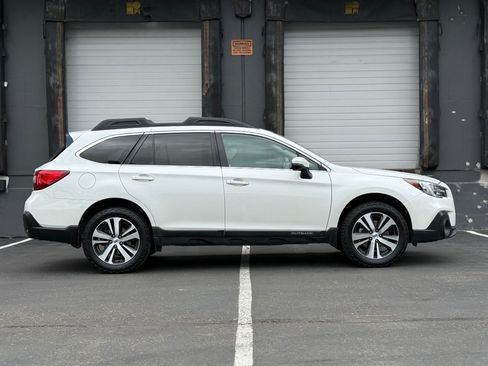 Used 2018 Subaru Outback 2.5i Limited AWD/4WD image 2