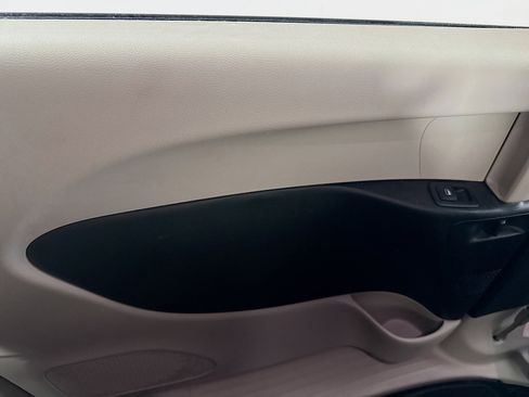 Used 2020 Chrysler Voyager LX FWD image 24