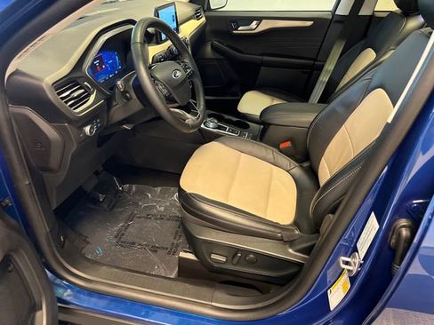 Used 2022 Ford Escape Titanium w/ Titanium Elite Package AWD/4WD image 7