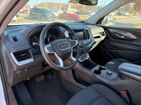 Used 2023 GMC Terrain SLE w/ Driver Convenience Package image 11