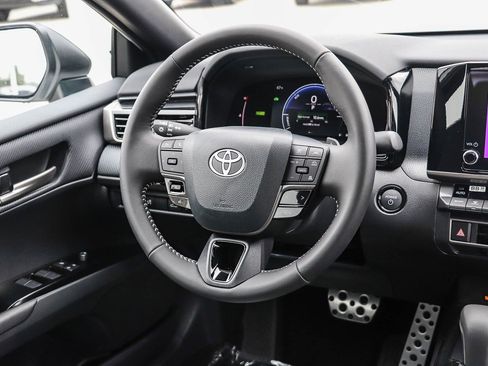 New 2026 Toyota Camry Hybrid FWD image 17