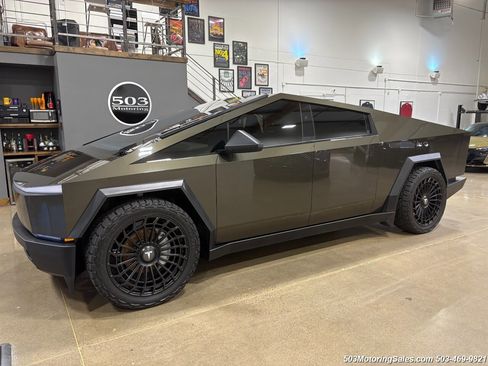 Used 2024 Tesla Cybertruck AWD Crew Cab image 1