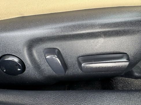 Used 2016 Toyota Avalon Limited image 32