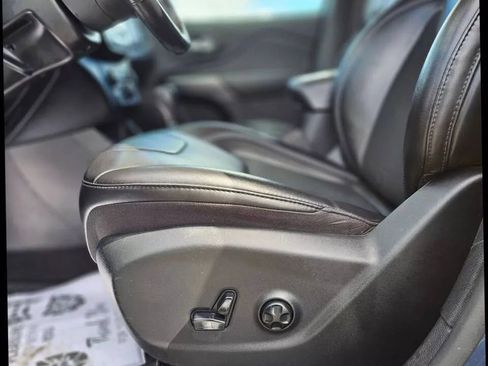 Used 2020 Jeep Cherokee Latitude Plus w/ Cold Weather Group image 11