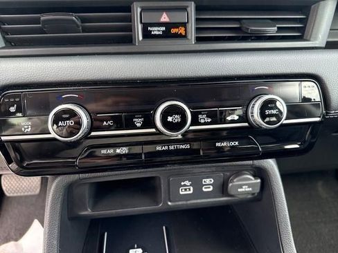Certified 2023 Honda Pilot Touring image 10