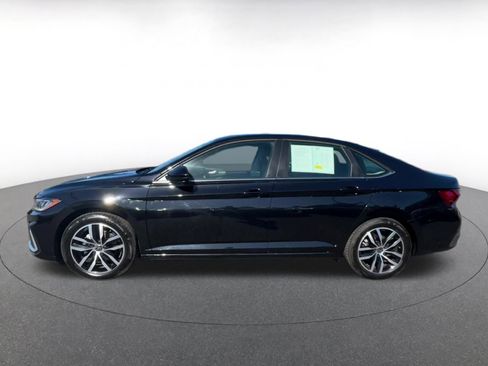 Used 2025 Volkswagen Jetta SE image 9