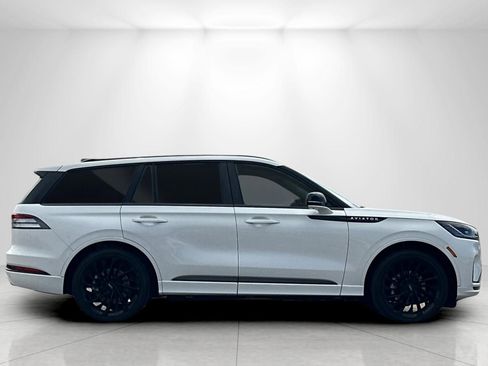 Used 2025 Lincoln Aviator Reserve w/ Jet Appearance Package RWD image 2