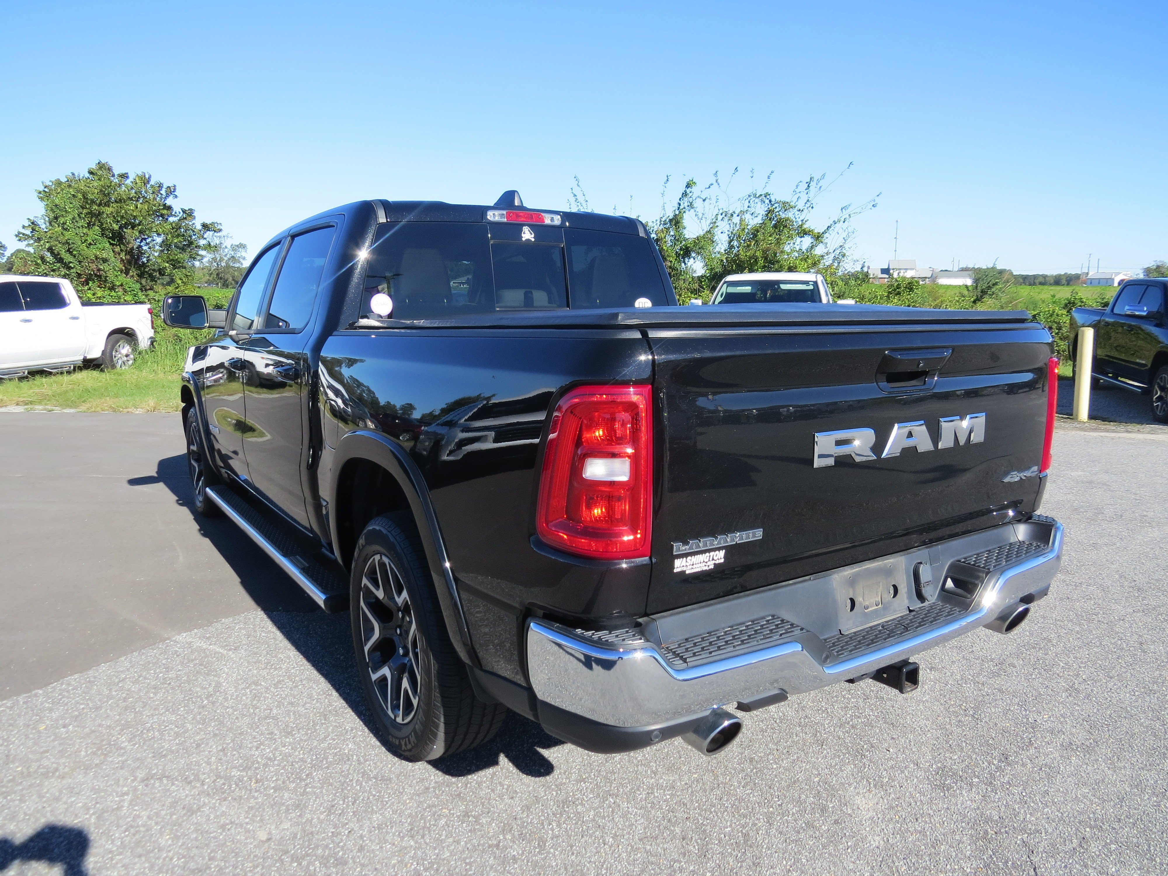 Used 2025 RAM 1500 Laramie AWD/4WD image 5
